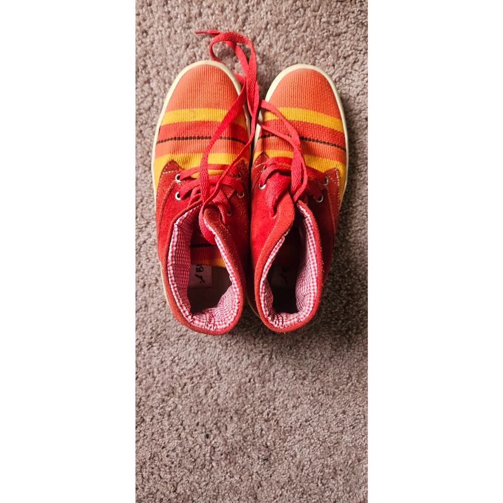beautiful brecha red shoes like Vans unisex fits a women's small 8 or 7.5 r